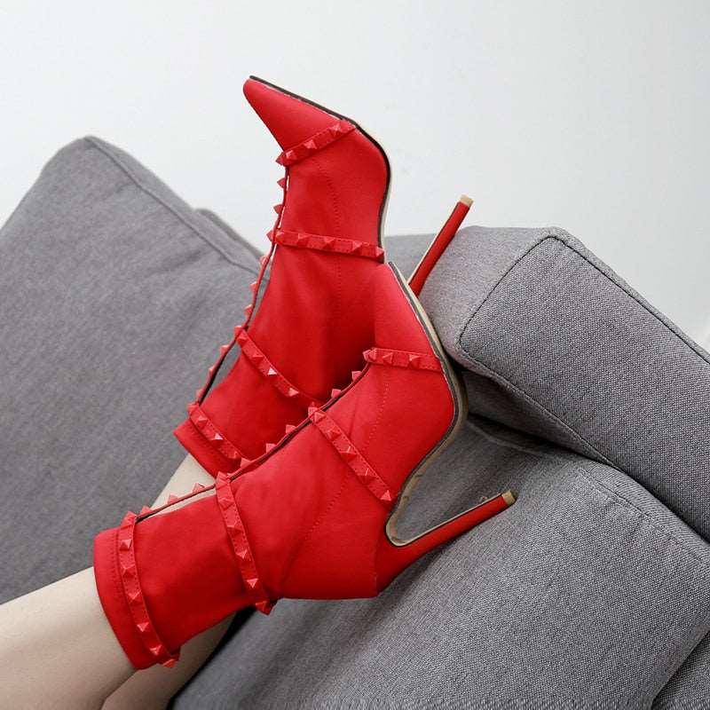 female stretch boots with high point