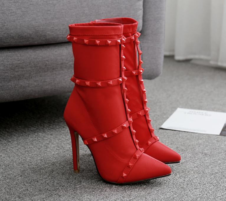 female stretch boots with high point