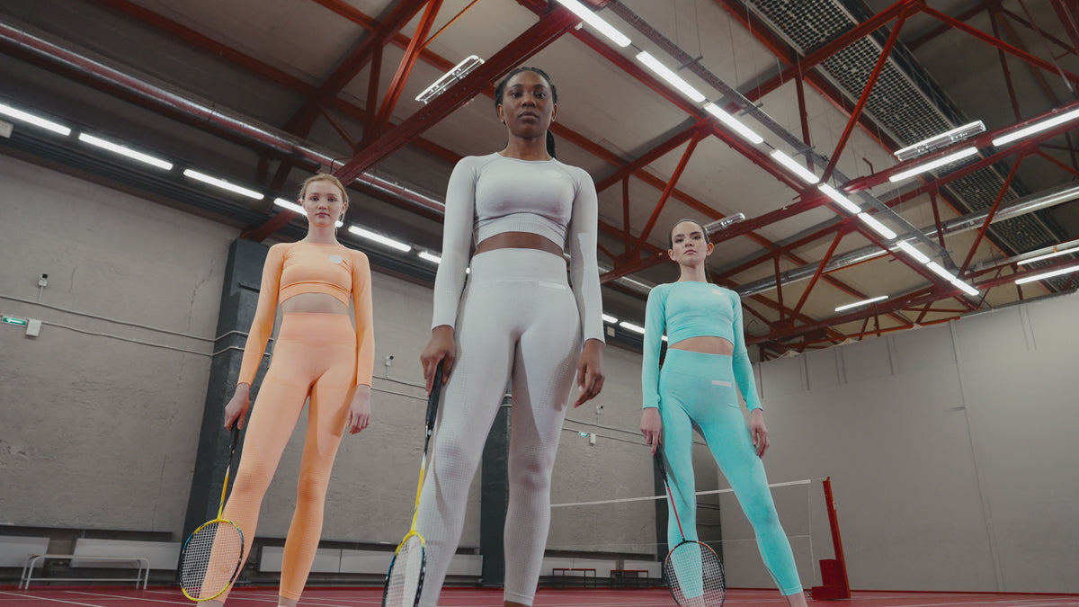 Short video of the two-piece ribbed crop top and high-waist yoga leggings set